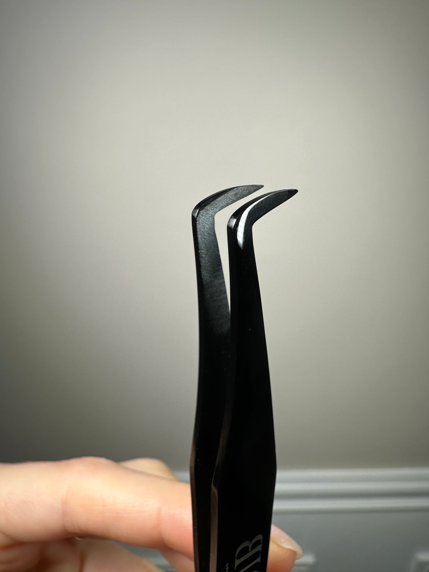 La saisissante - pince de saisie cil à cil et volume russe